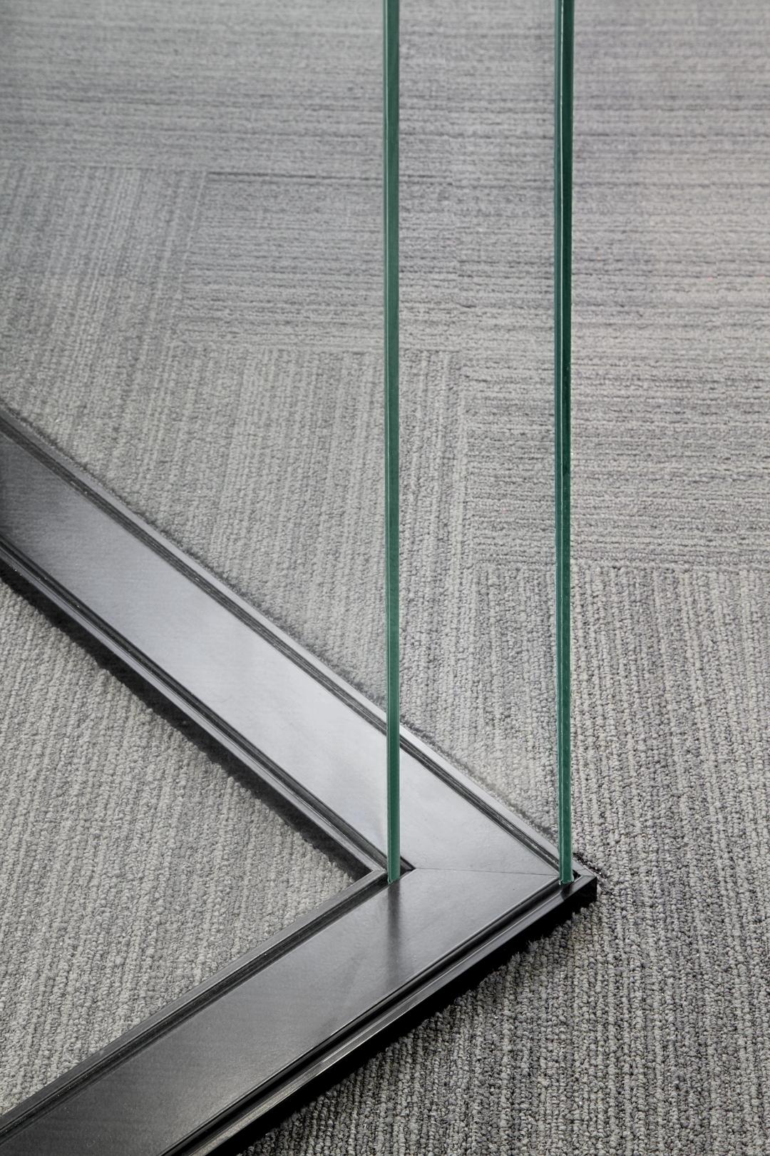 L-100 Glass Wall Detail