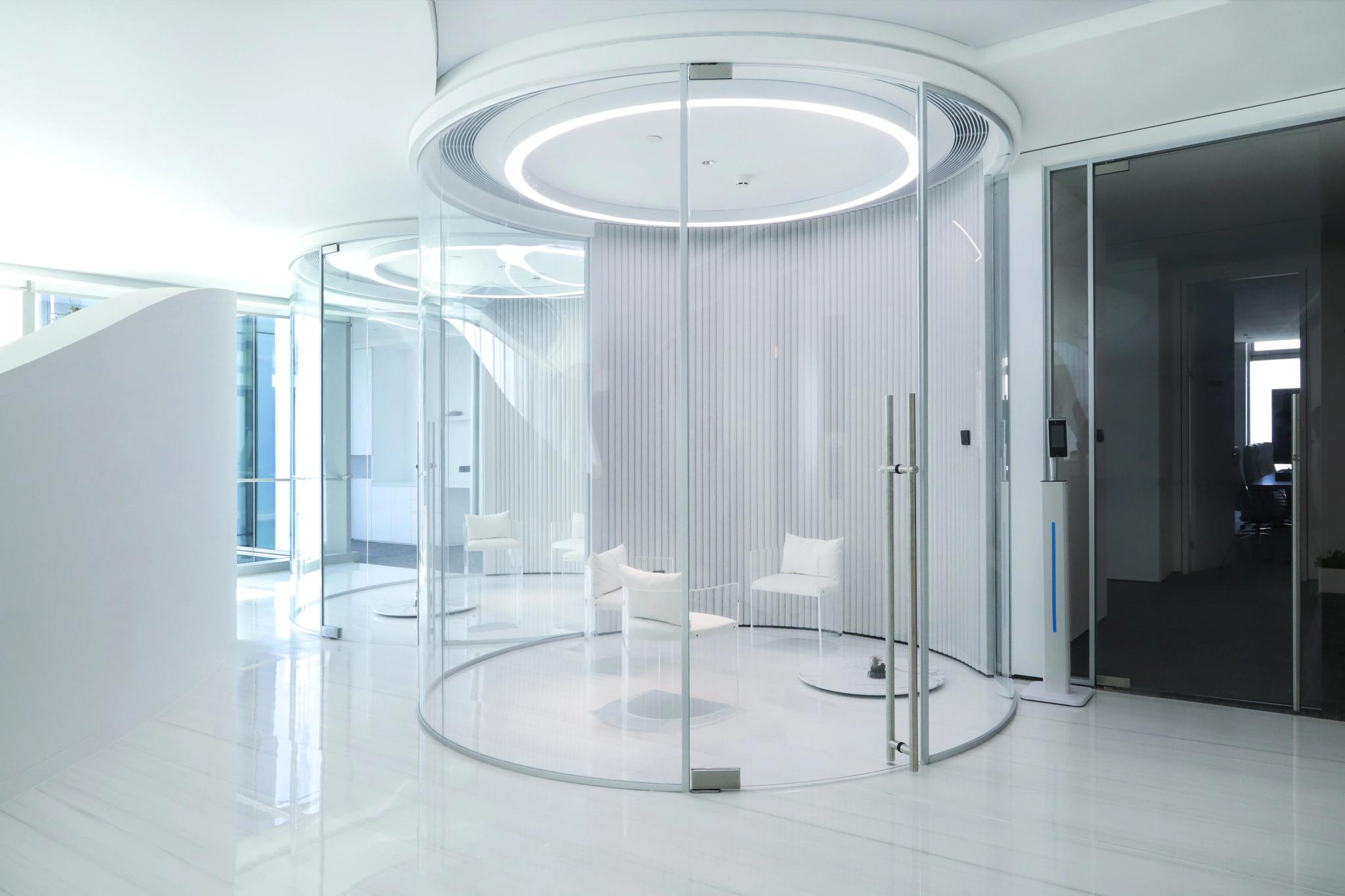 L-27 Glass Wall Detail 6