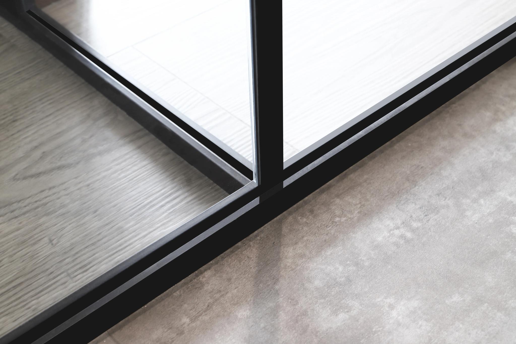 L-27 Glass Wall Detail 2