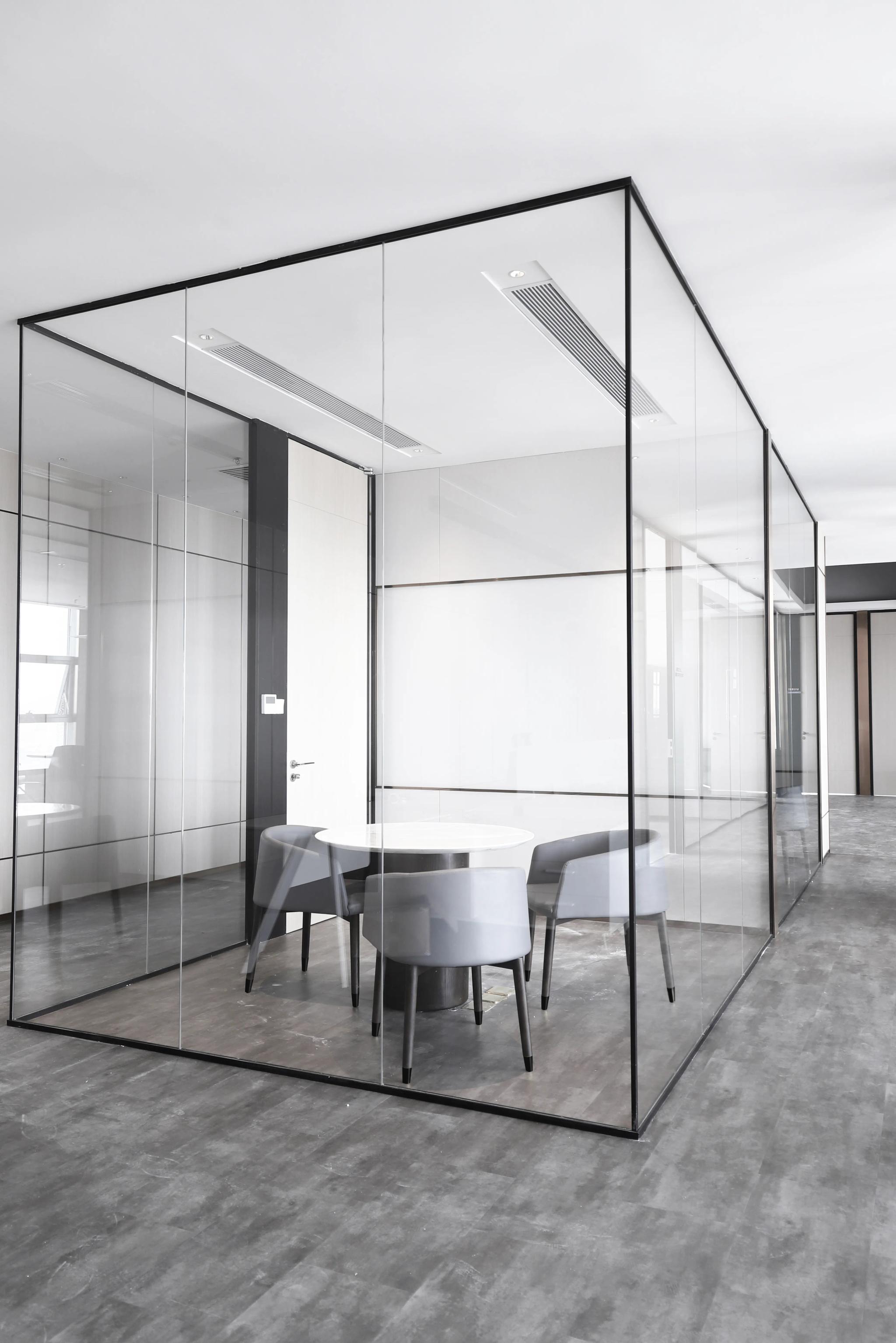 L-27 Glass Wall Detail 4