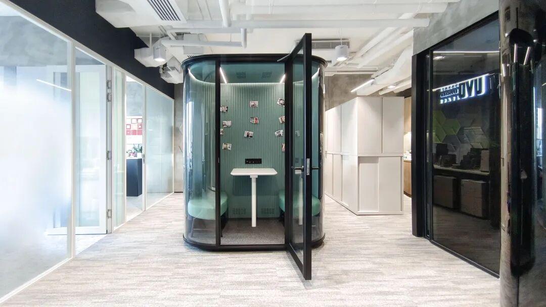 Uma amostra que gerou um pedido: como a MOBOX redefiniu o espaço de trabalho para uma marca global de varejo.