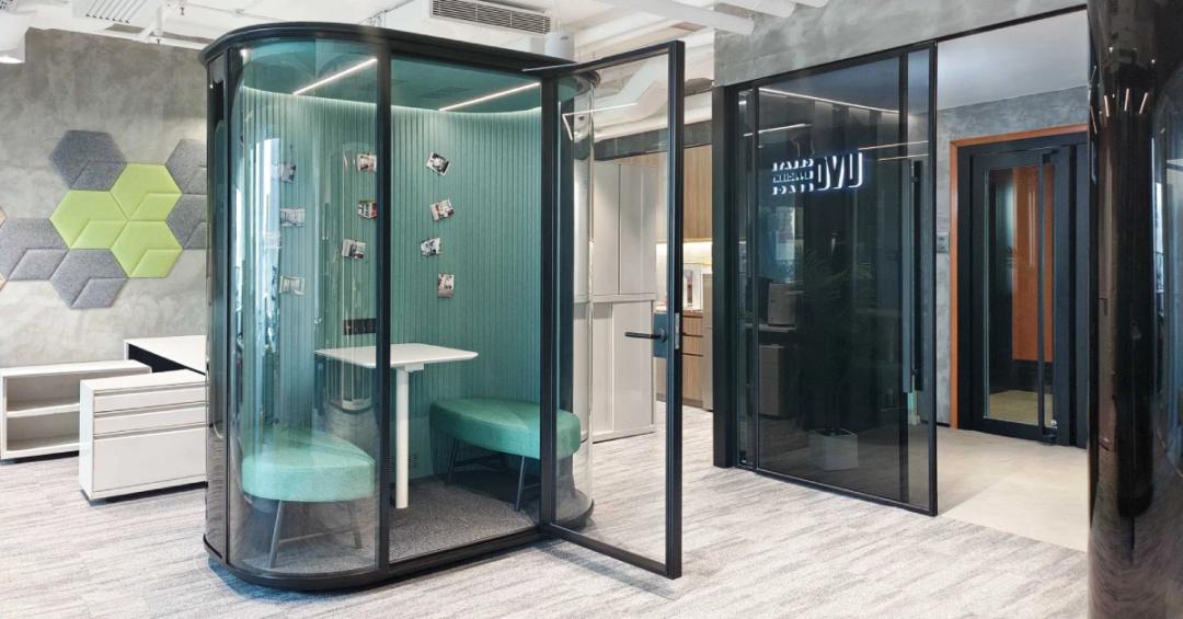 Cabine acustiche curve: ridefinire la privacy negli uffici open space moderni
