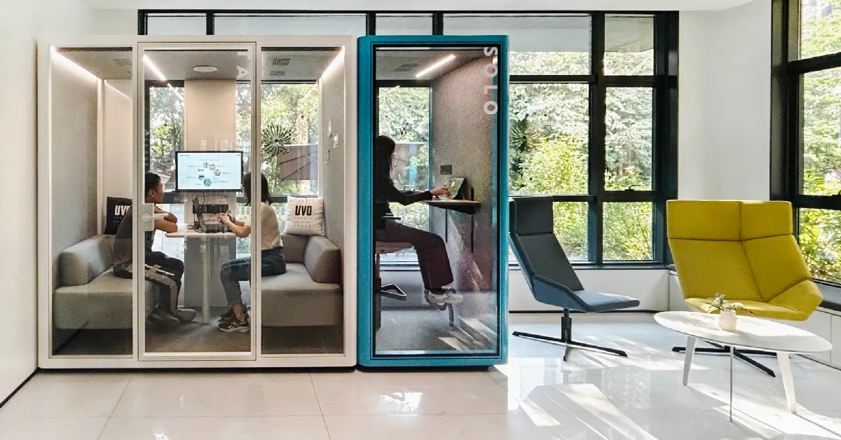 UVO のカラフルな防音ブース: 多彩な音響ソリューションでオフィス スペースを向上させます